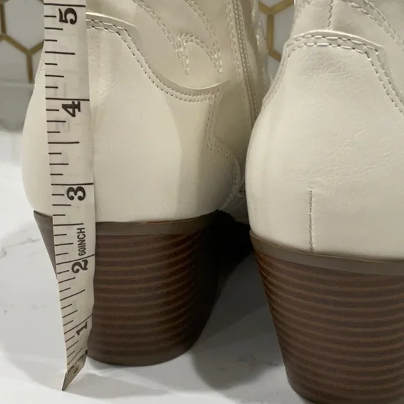 NWT Indigo rd cowboy boots Ivory ankle color Ivory size 7.5 - Picture 5 of 8